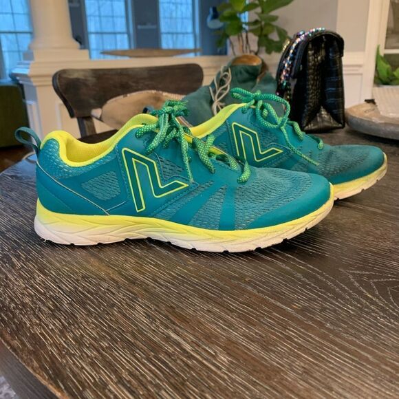Vionic Sneakers sz 8W - Picture 3 of 5